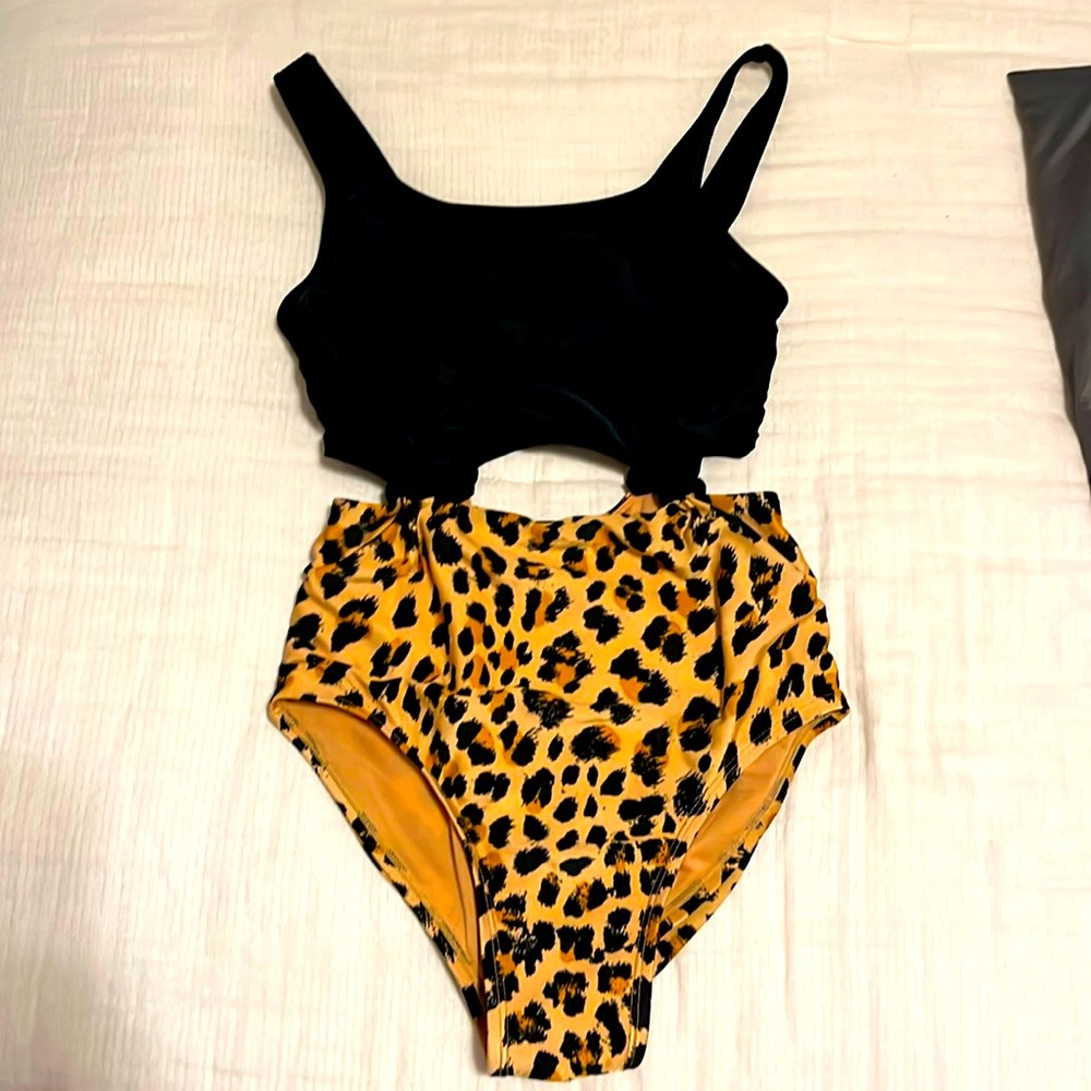Girls swimsuit